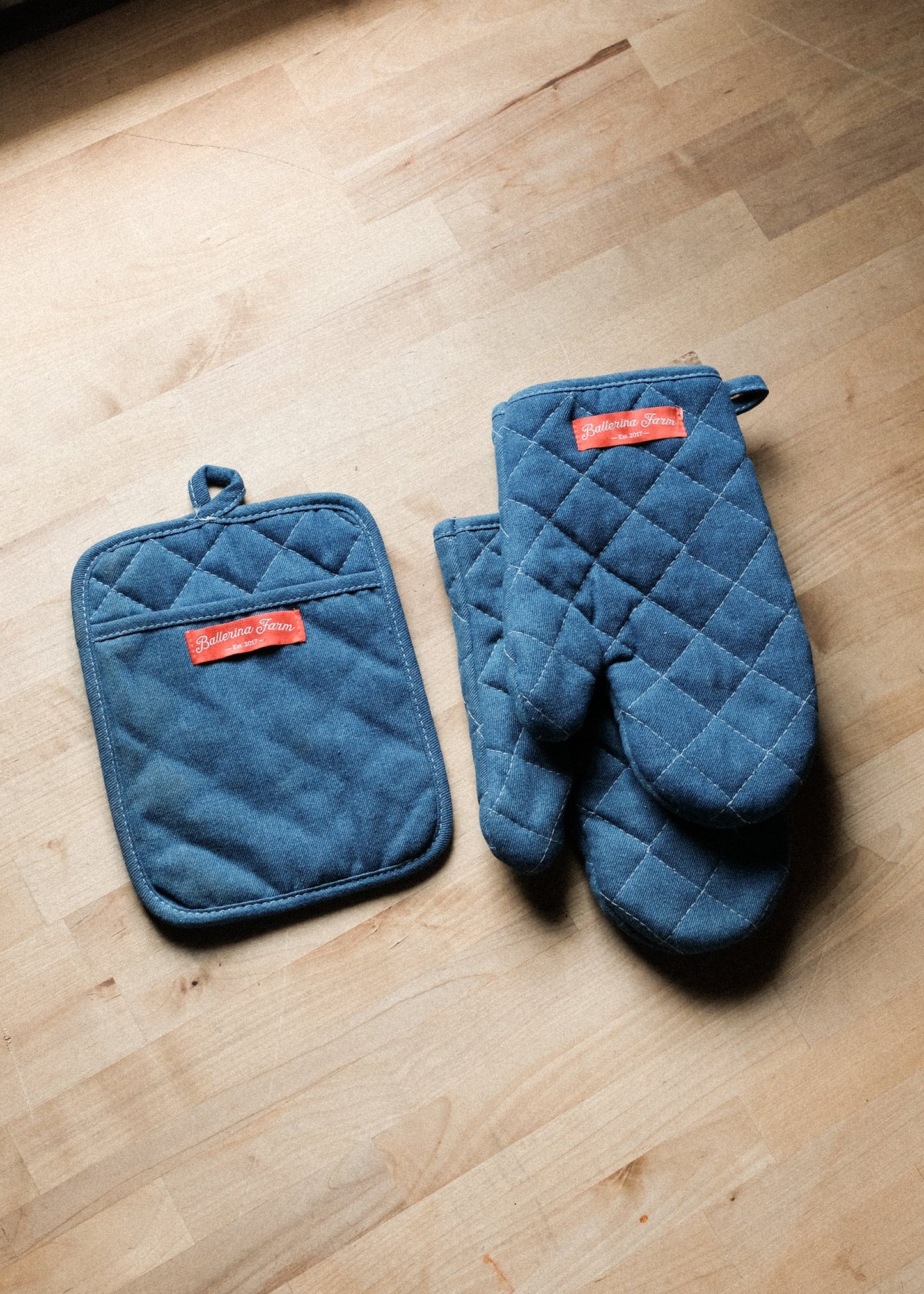 Oven Mitts & Potholder Set - Ballerina Farm